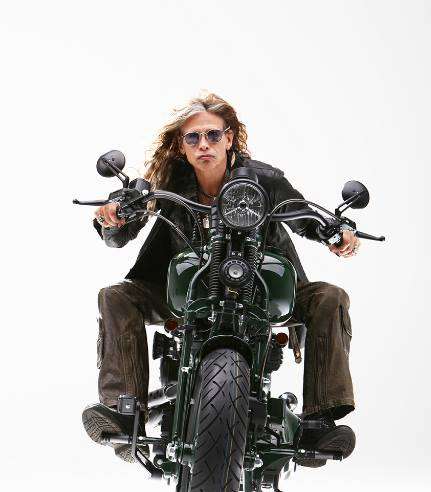 Steven Tyler’s Shocking Vocal Injury: His Final Bow & 5 Powerful Lessons for Singers Steven Tyler sitting on a motorcycle