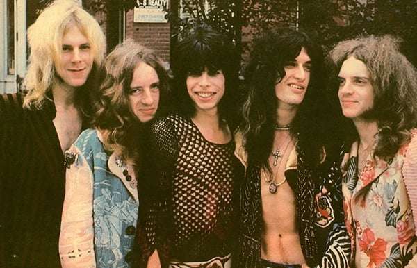 Steven Tyler’s Shocking Vocal Injury: His Final Bow & 5 Powerful Lessons for Singers Aerosmith in the 70s