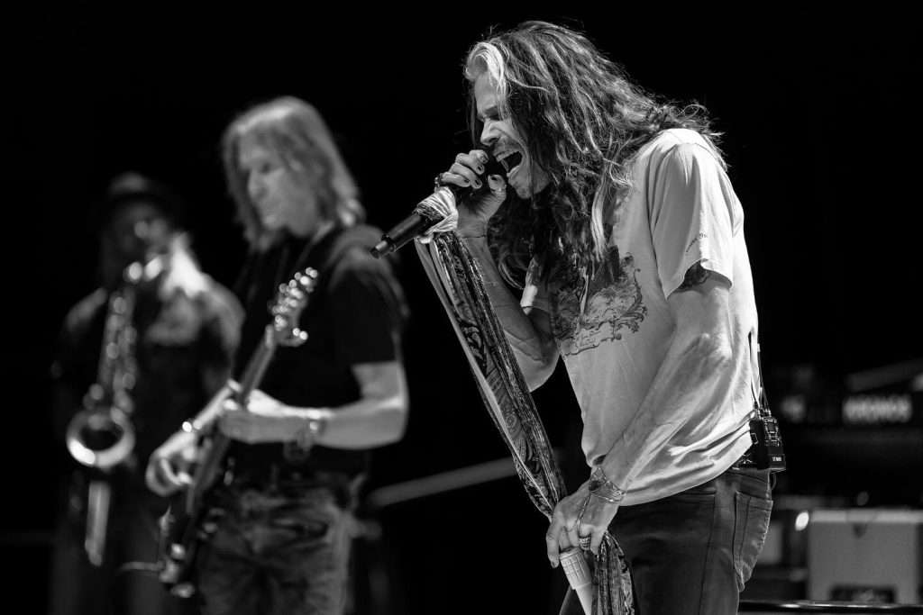 Steven Tyler’s Shocking Vocal Injury: His Final Bow & 5 Powerful Lessons for Singers Steven Tyler Singing